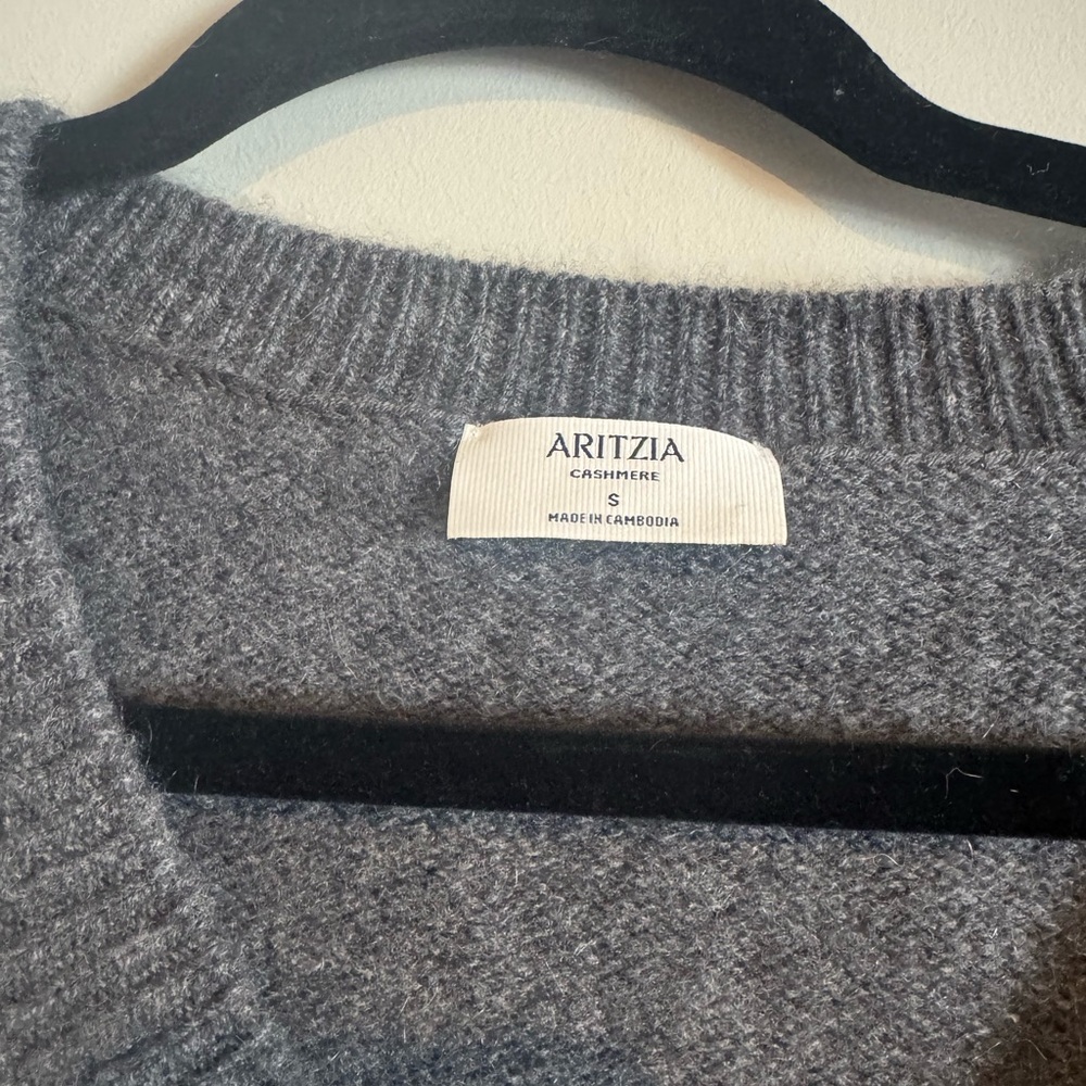 Aritzia V-Neck Gray Cashmere Sweater - Picture 2 of 2